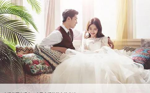 
半缘花事未遇人：半月之缘的情人节应对