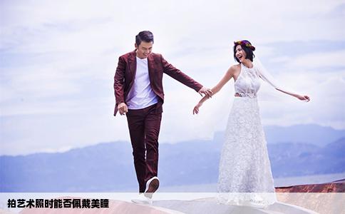 拍艺术照时能否佩戴美瞳